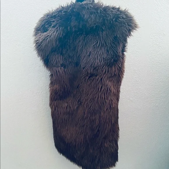 H & M Faux Fur Vest - US 4 - Picture 2 of 4
